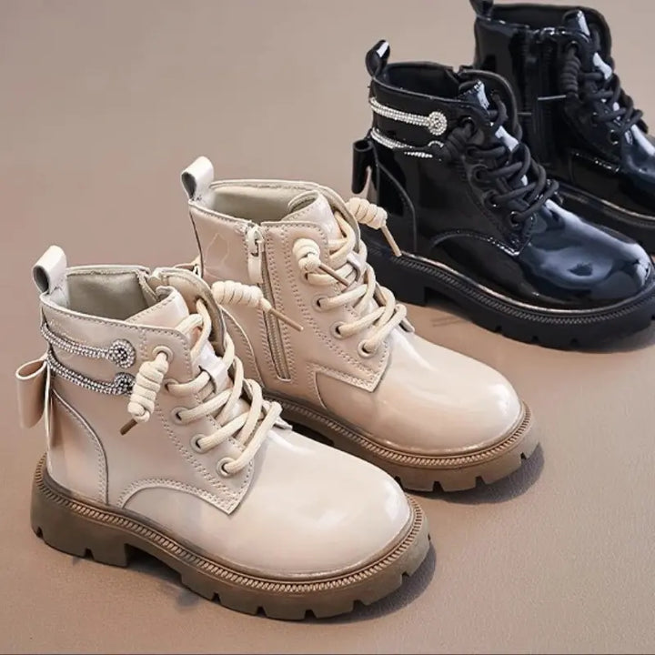 Bota-coturno-infantil-menina-branca-de-couro-com-cano-alto-de-inverno-estilosa-Vitrine-Plaza