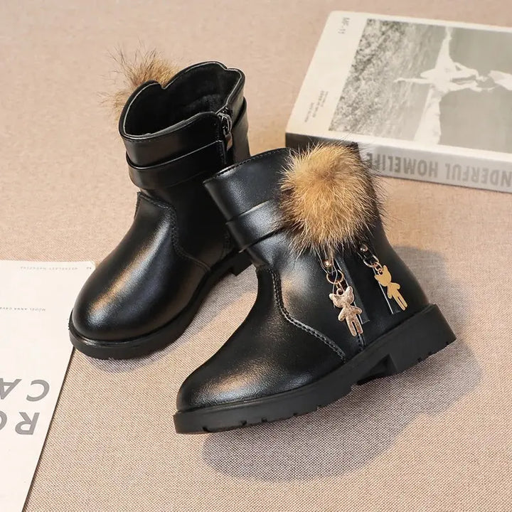 Botinha-infantil-feminina-line-cat-preta-estilosa-para-o-inverno-com-cano-alto-Vitrine-Plaza