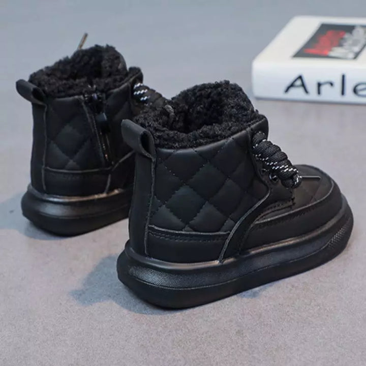 Bota-infantil-feminina-preta-warm-de-couro-para-o-inverno-das-meninas-Vitrine-Plaza