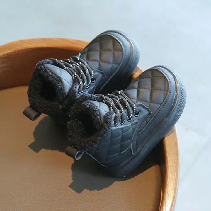 Bota-infantil-feminina-preta-warm-de-couro-para-o-inverno-das-meninas-com-cano-alto-Vitrine-Plaza