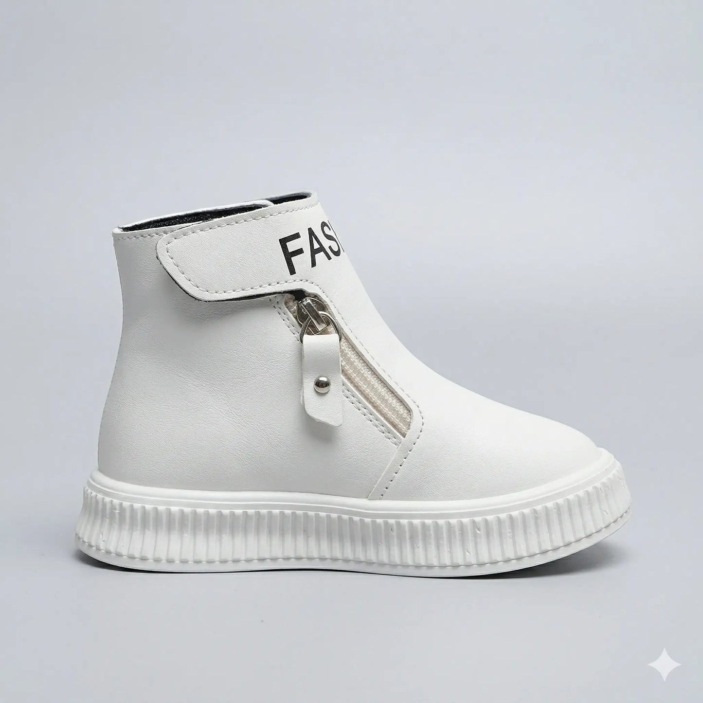 Bota-infantil-masculina-Branca-de-cano-alto-para-o-inverno-Vitrine-Plaza