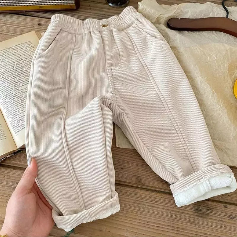 Calça-moletom-infantil-de-veludo-para-meninos-estilosa-ideal-para-o-inverno-yumi-branca-Vitrine-Plaza