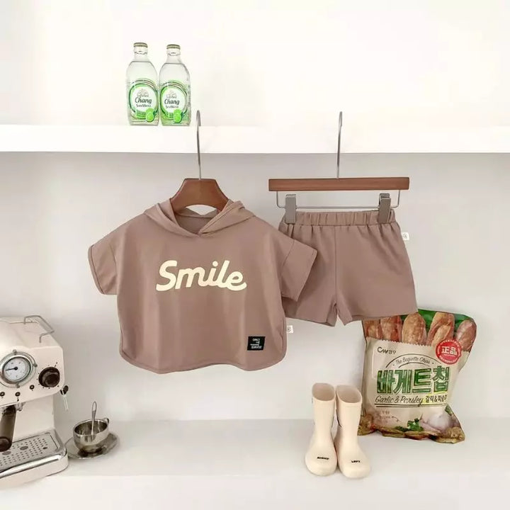 Conjunto-infantil-masculino-com-camiseta-com-capuz-e-short-marrom-smile-estilosa-Vitrine-Plaza