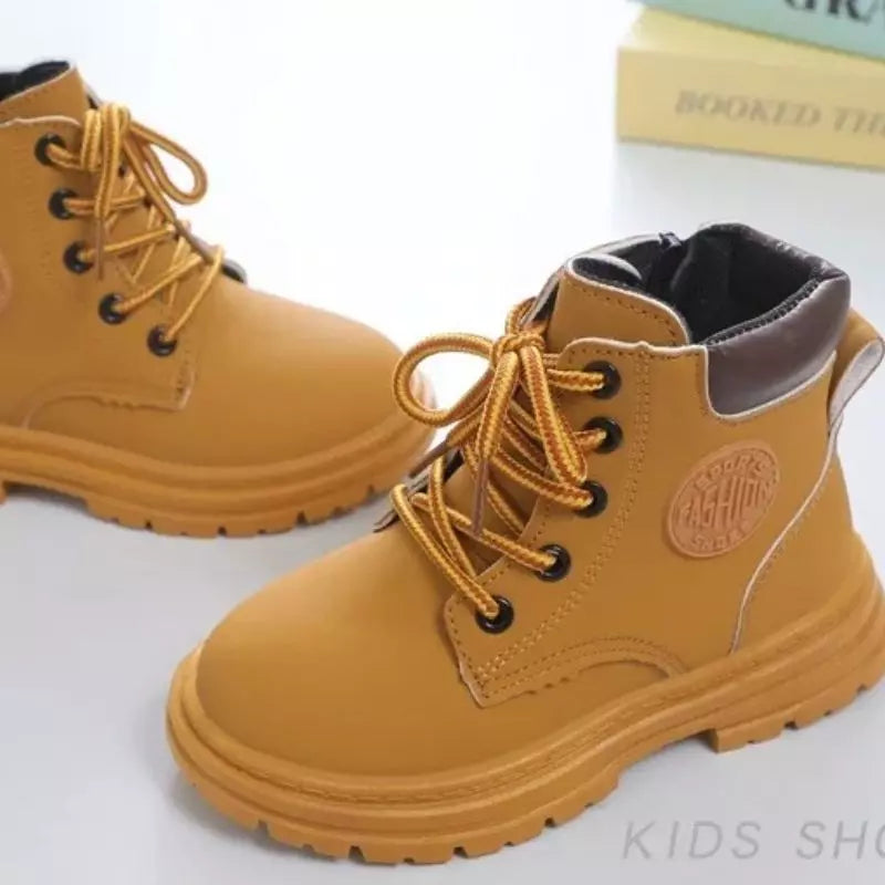 Coturno-Infantil-masculino-com-cadarsos-Amarelo-tratorada-BOB-Vitrine-Plaza