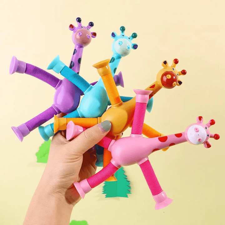 Girafas flexíveis na mão são pequenas e engraçadas, fazendo as crianças amá-las.