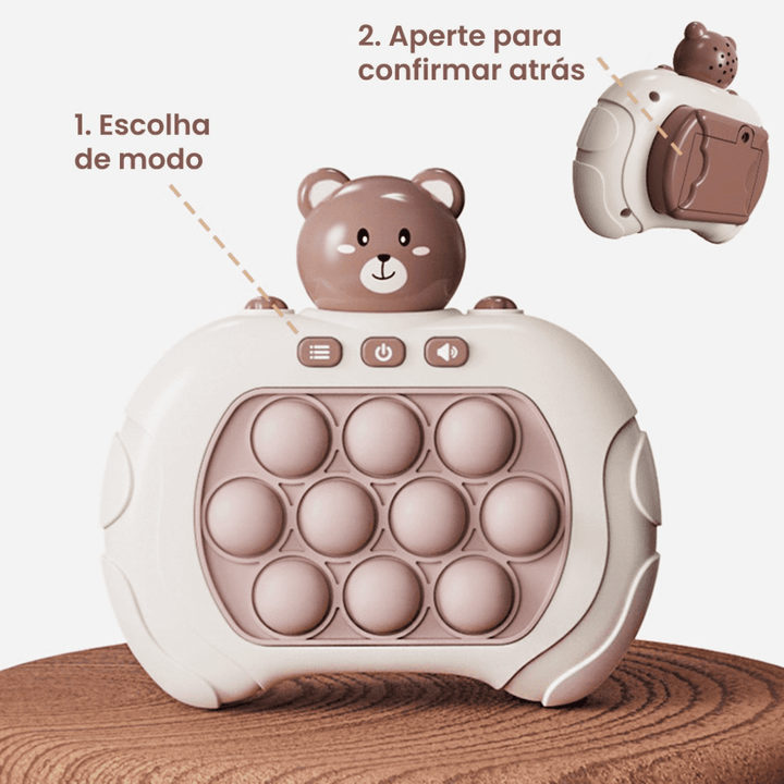Basta selecionar o modo do mini game e clicar nos botões que acenderem as luzes. Depois disso, é só dar um clique na parte de trás do mini game para reiniciar as bolinhas. - Vitrine Plaza